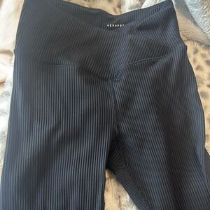 Aeropostale crossover texture leggings never worn in perfect good condition